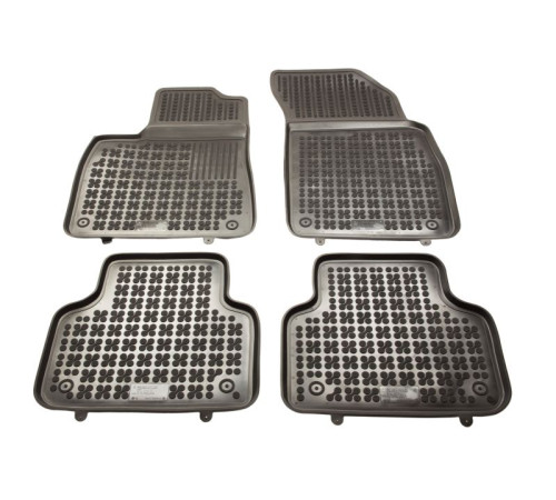 Audi Q7 no 2015,  7 vietas, izstrādāti 2 sēdekļu rindām