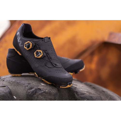 Cycling shoes Northwave Extreme XCM 3 MTB XC black-honey-44